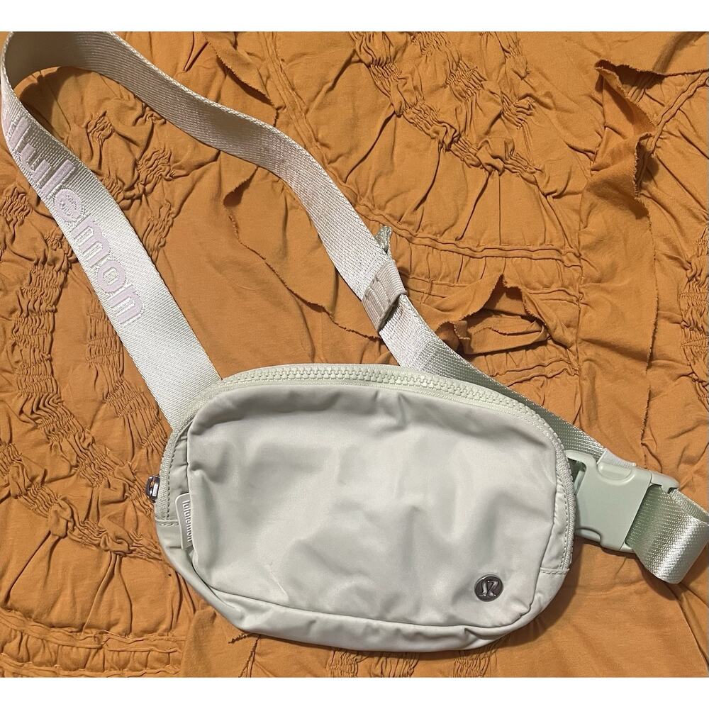 Lululemon Light Green Everywhere Belt Bag One Size 1L Fanny Pack Logo Strap